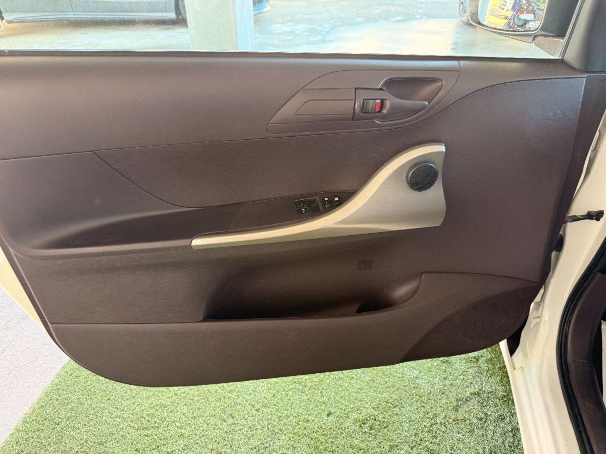 Toyota iQ 1.0 Sol (12)