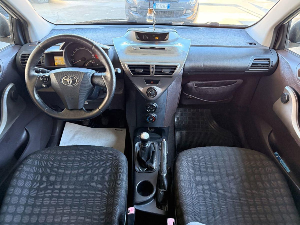 Toyota iQ 1.0 Sol (7)