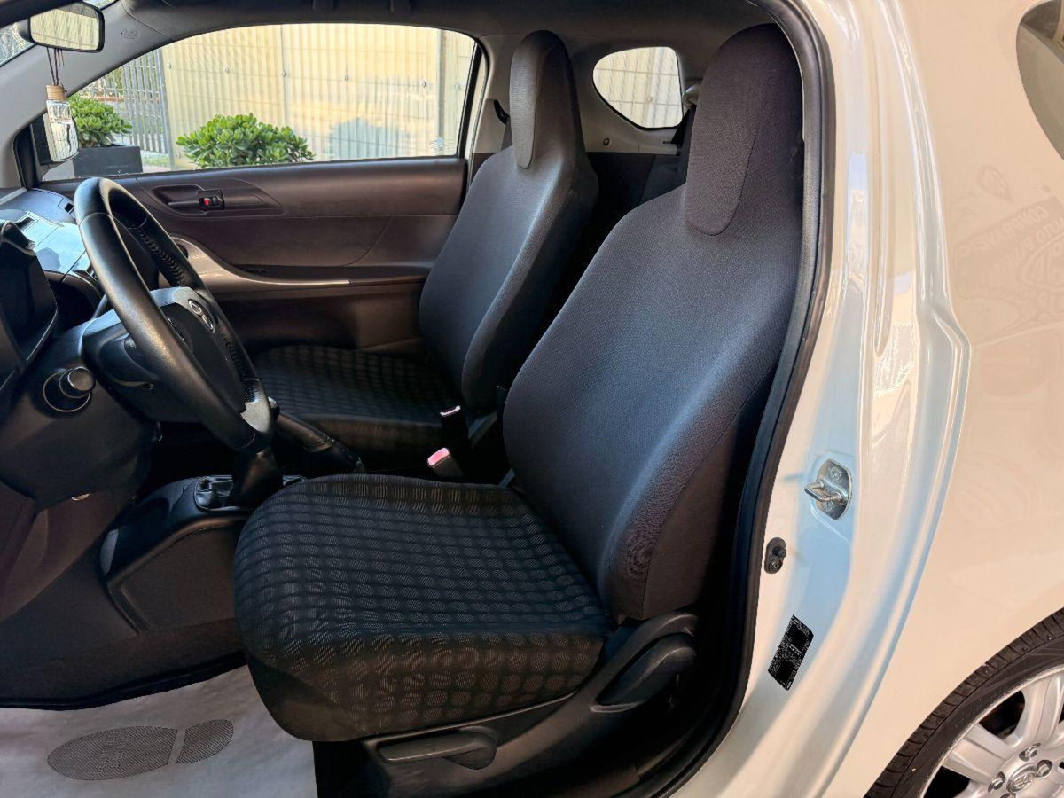 Toyota iQ 1.0 Sol (9)