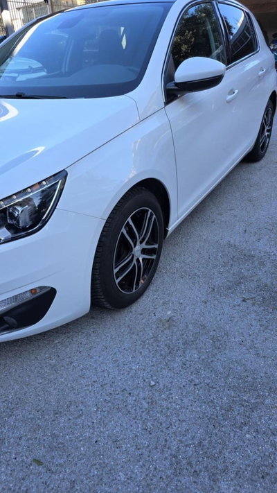Peugeot 308 BlueHDi 120 S&S Allure (2)