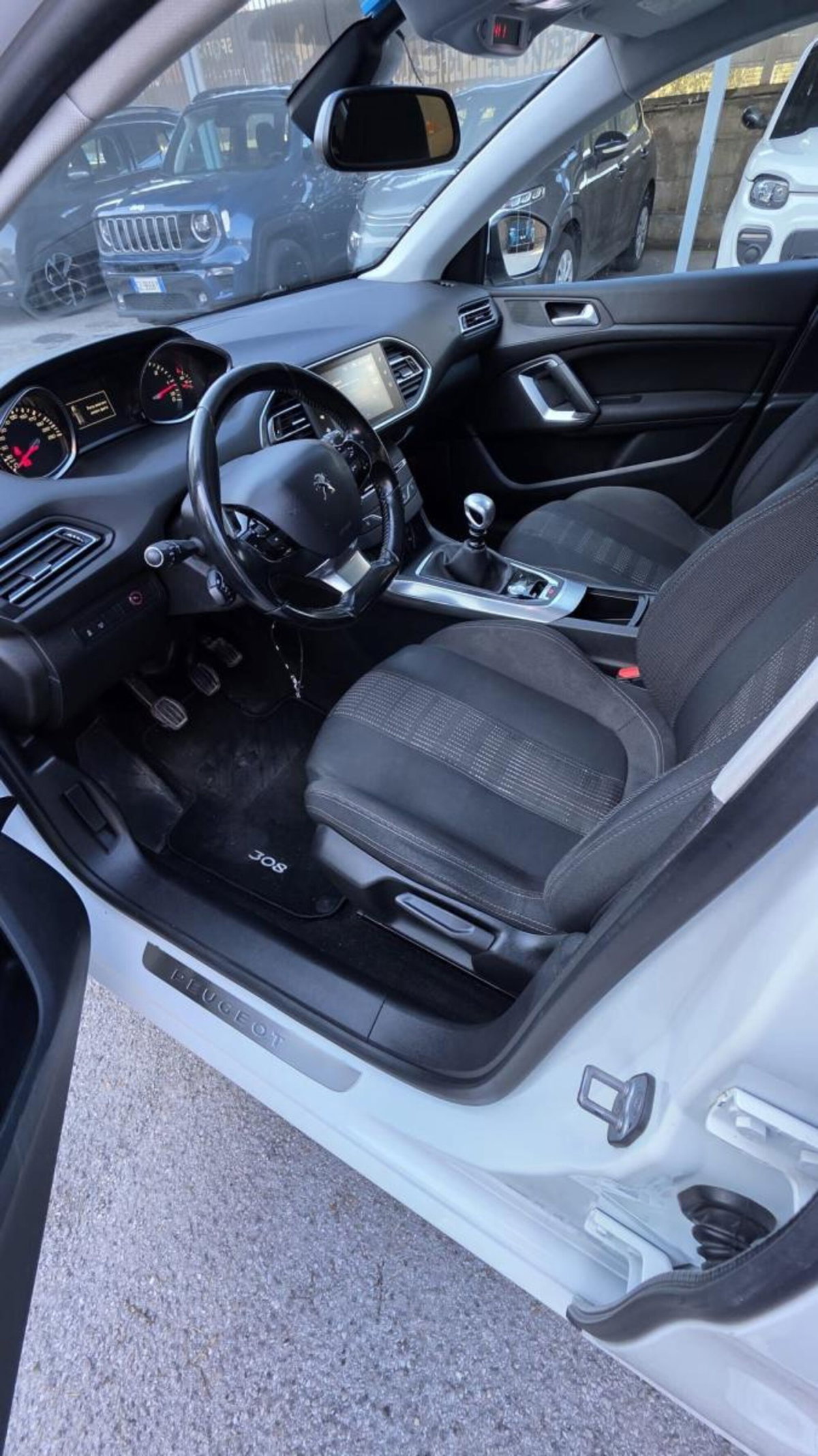 Peugeot 308 BlueHDi 120 S&S Allure (7)