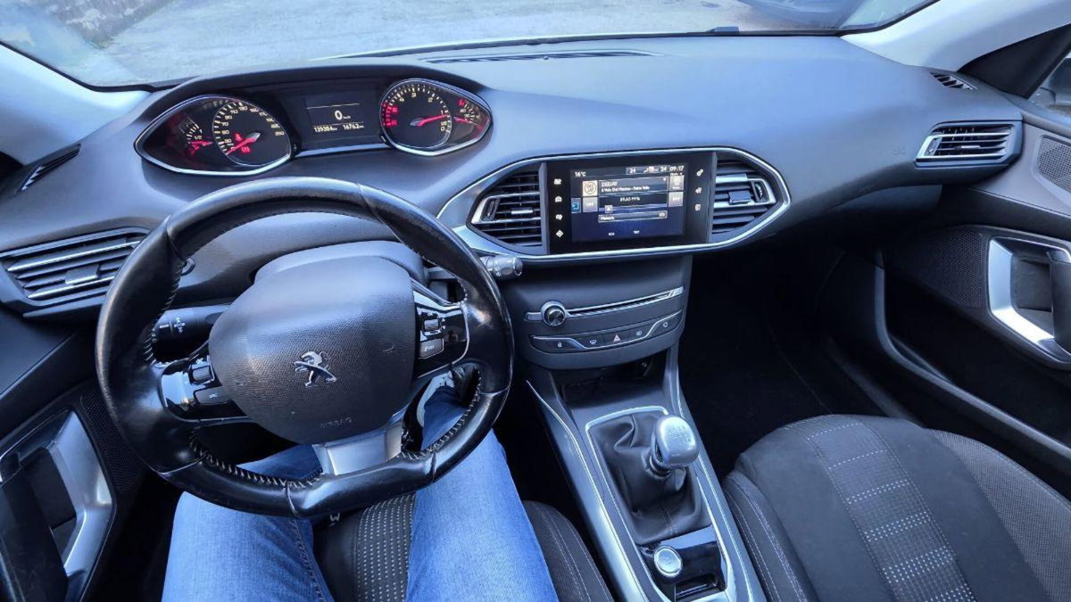 Peugeot 308 BlueHDi 120 S&S Allure (8)