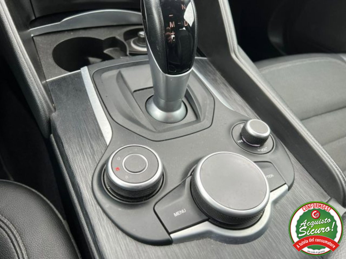 Alfa Romeo Giulia 2.2 Turbodiesel 160 CV AT8 Super (8)