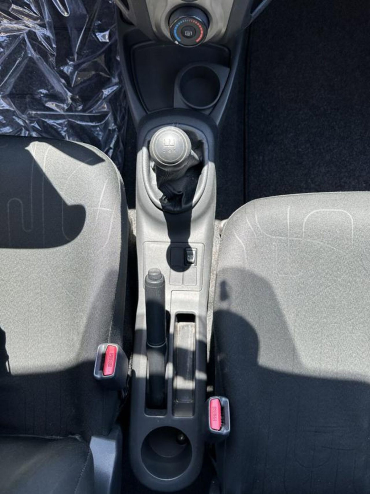 Toyota Yaris 1.0 5 porte (10)