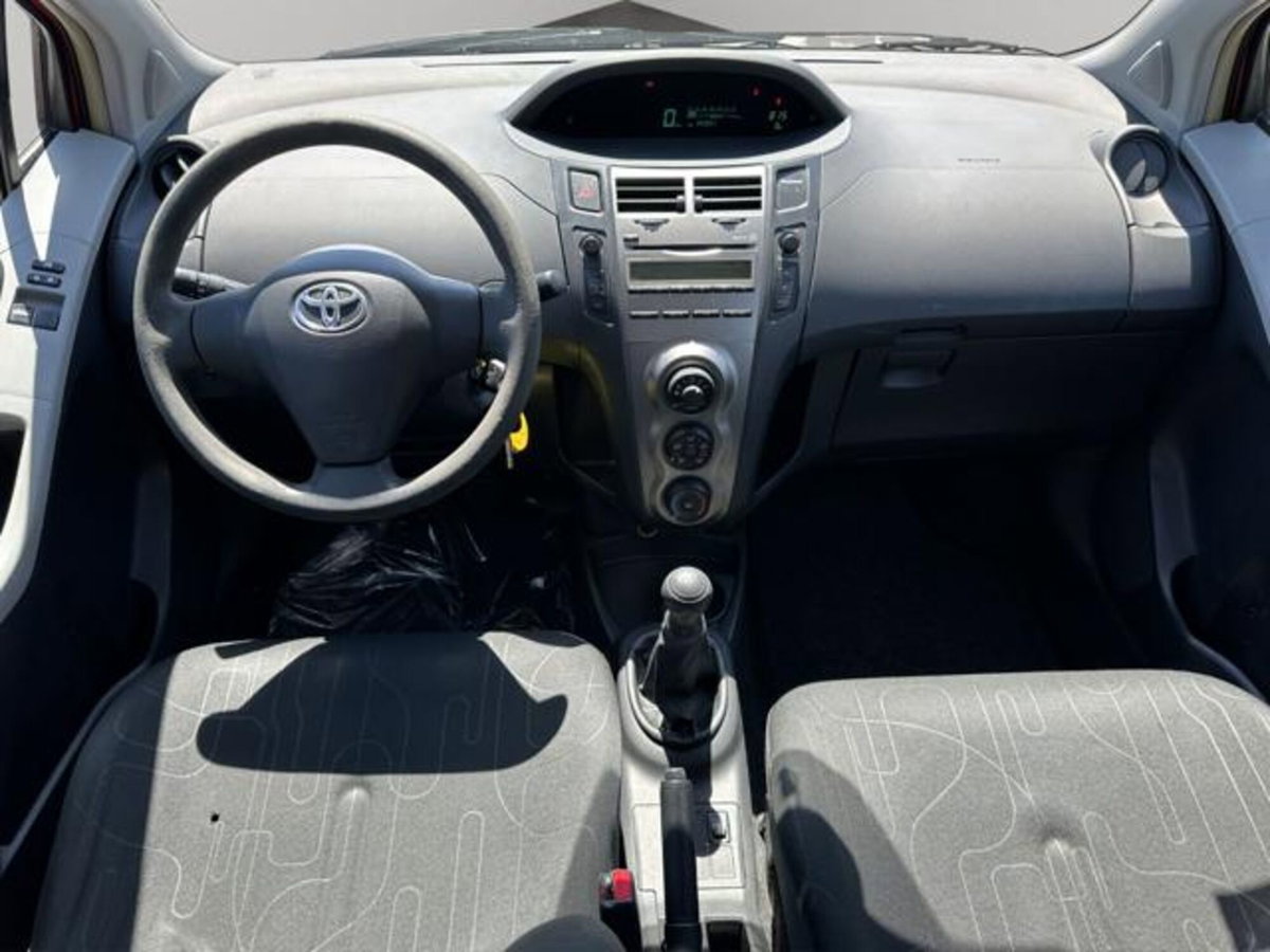 Toyota Yaris 1.0 5 porte (12)