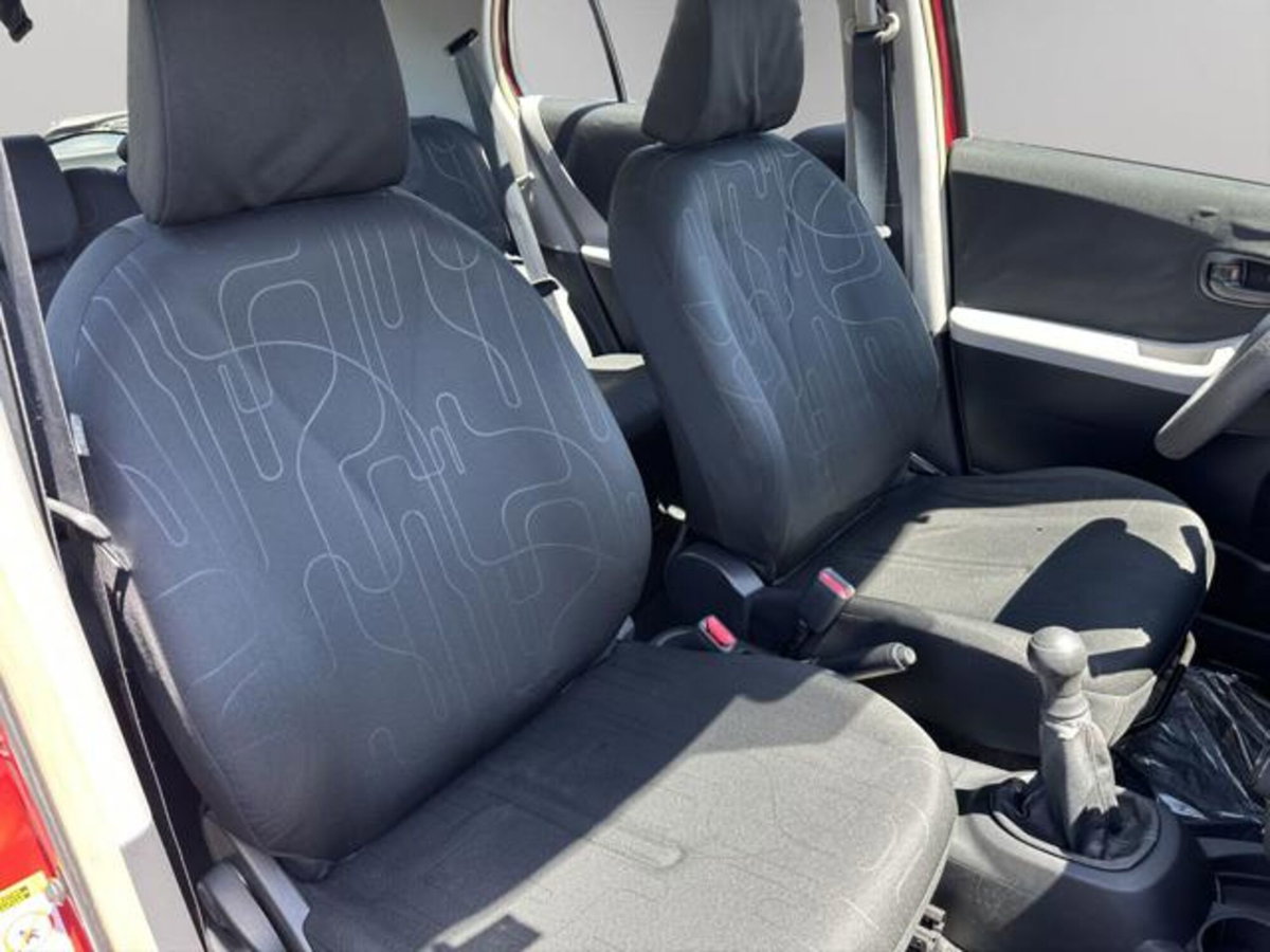 Toyota Yaris 1.0 5 porte (14)