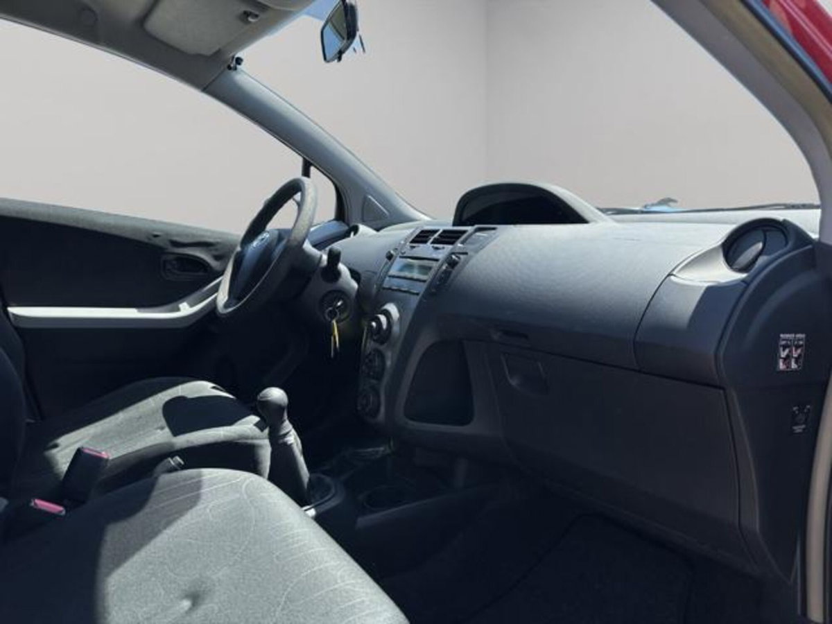Toyota Yaris 1.0 5 porte (15)