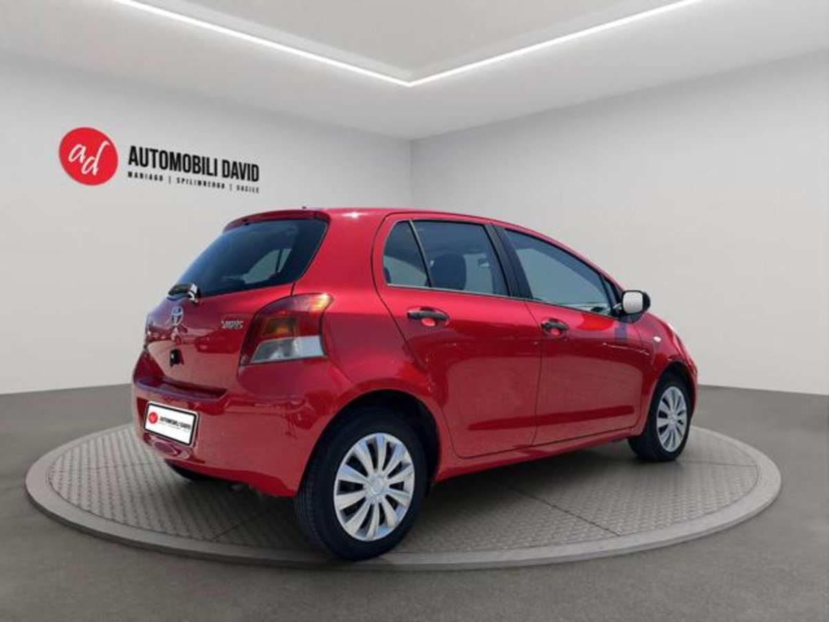 Toyota Yaris 1.0 5 porte (4)