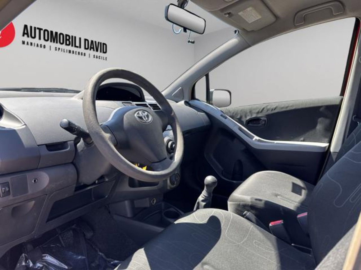 Toyota Yaris 1.0 5 porte (7)