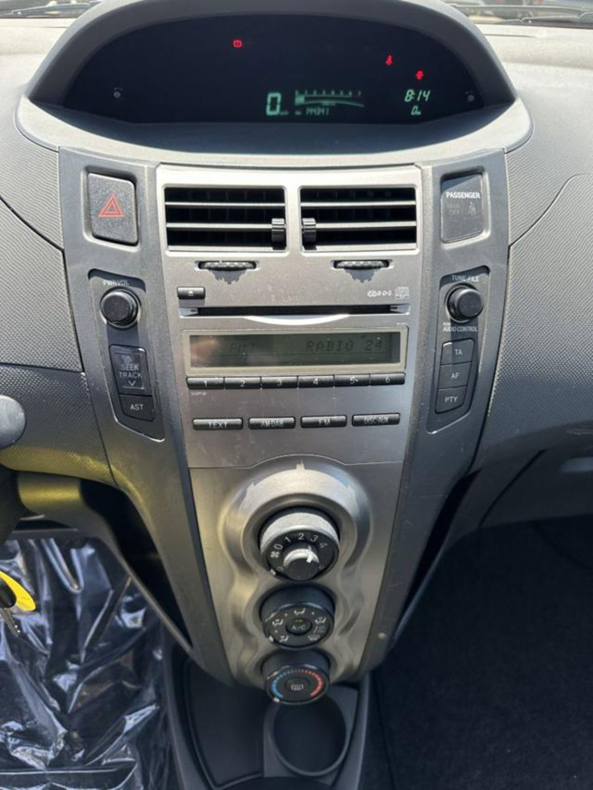 Toyota Yaris 1.0 5 porte (9)
