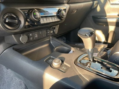 Toyota Hilux 2.8 d-4d 48V double cab Invincible auto (12)