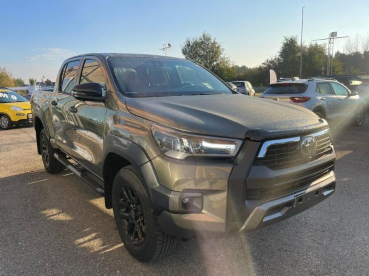 Toyota Hilux 2.8 d-4d 48V double cab Invincible auto (3)