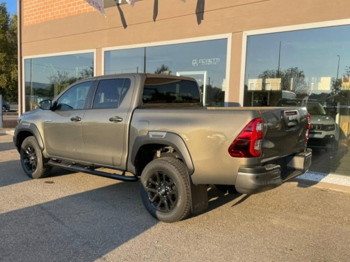 Toyota Hilux 2.8 d-4d 48V double cab Invincible auto (4)