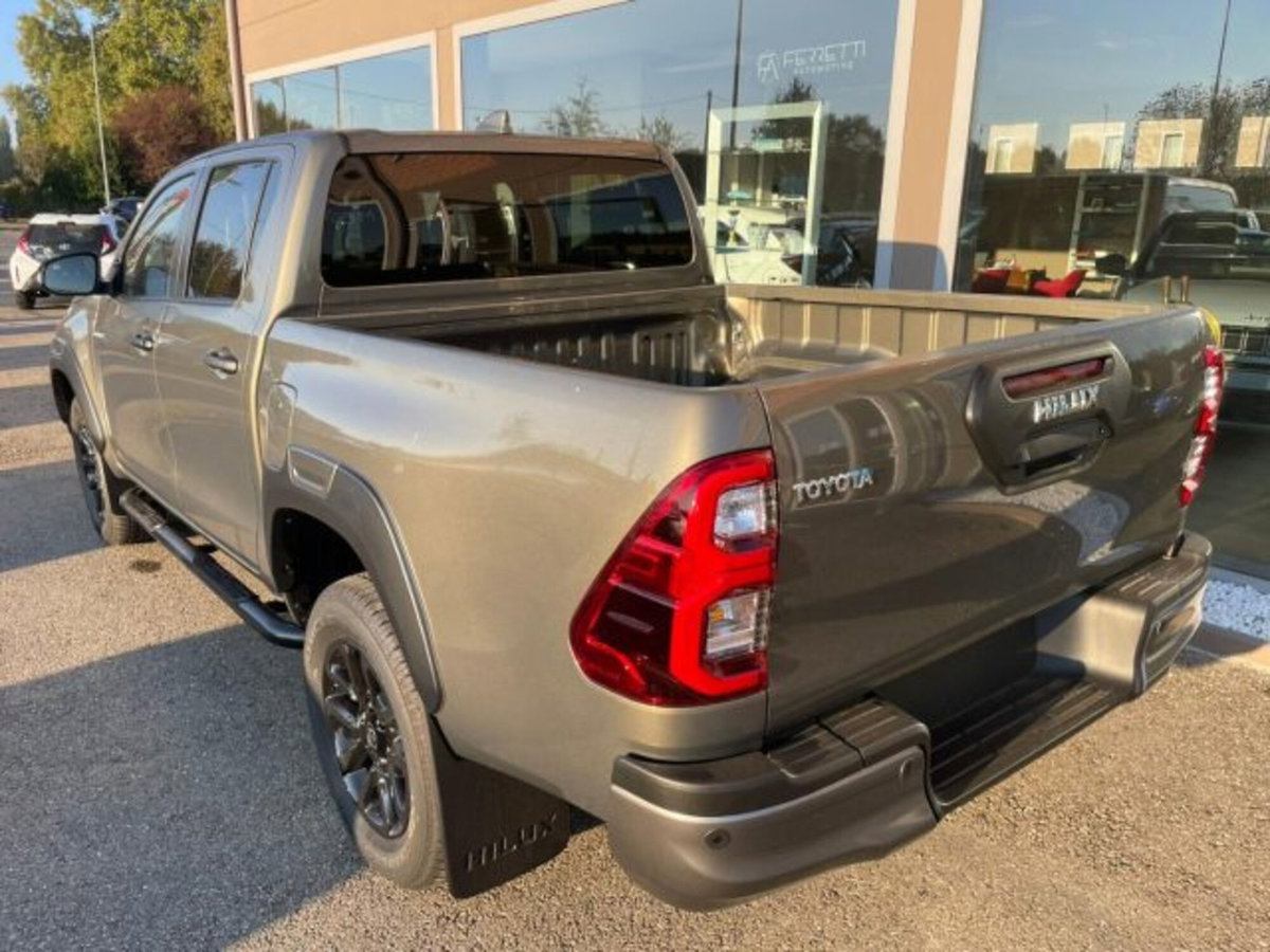 Toyota Hilux 2.8 d-4d 48V double cab Invincible auto (5)
