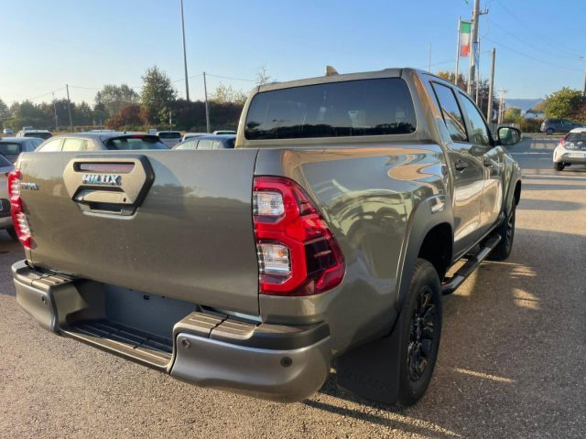Toyota Hilux 2.8 d-4d 48V double cab Invincible auto (6)