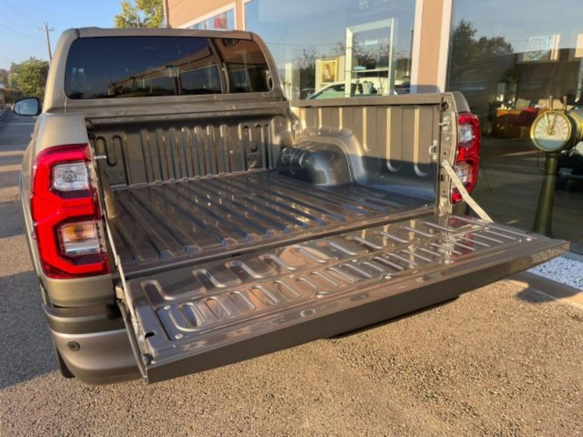 Toyota Hilux 2.8 d-4d 48V double cab Invincible auto (7)