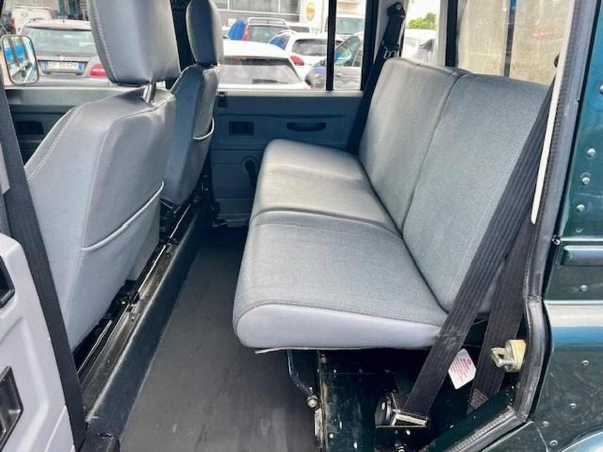Land Rover Defender 110 2.5 Td5 cat CrewCab S (8)