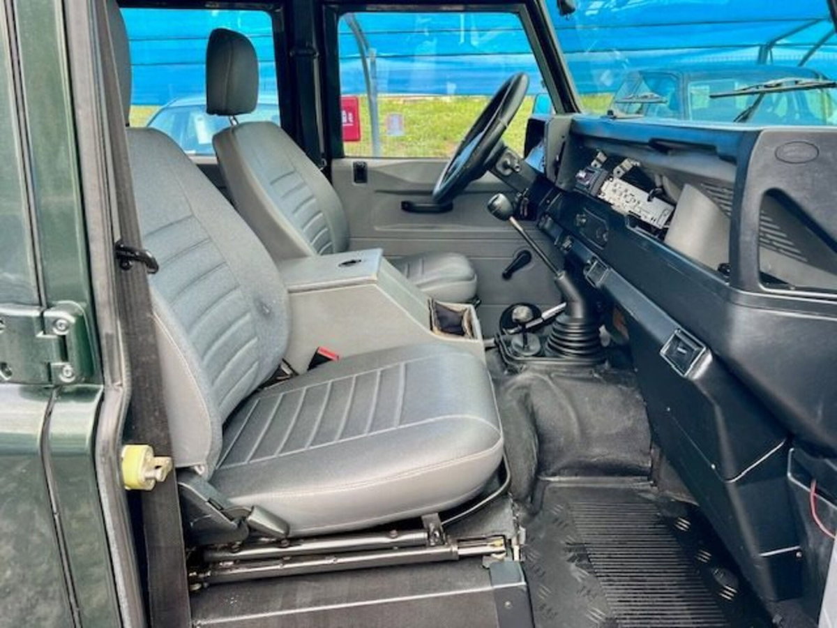 Land Rover Defender 110 2.5 Td5 cat CrewCab S (9)