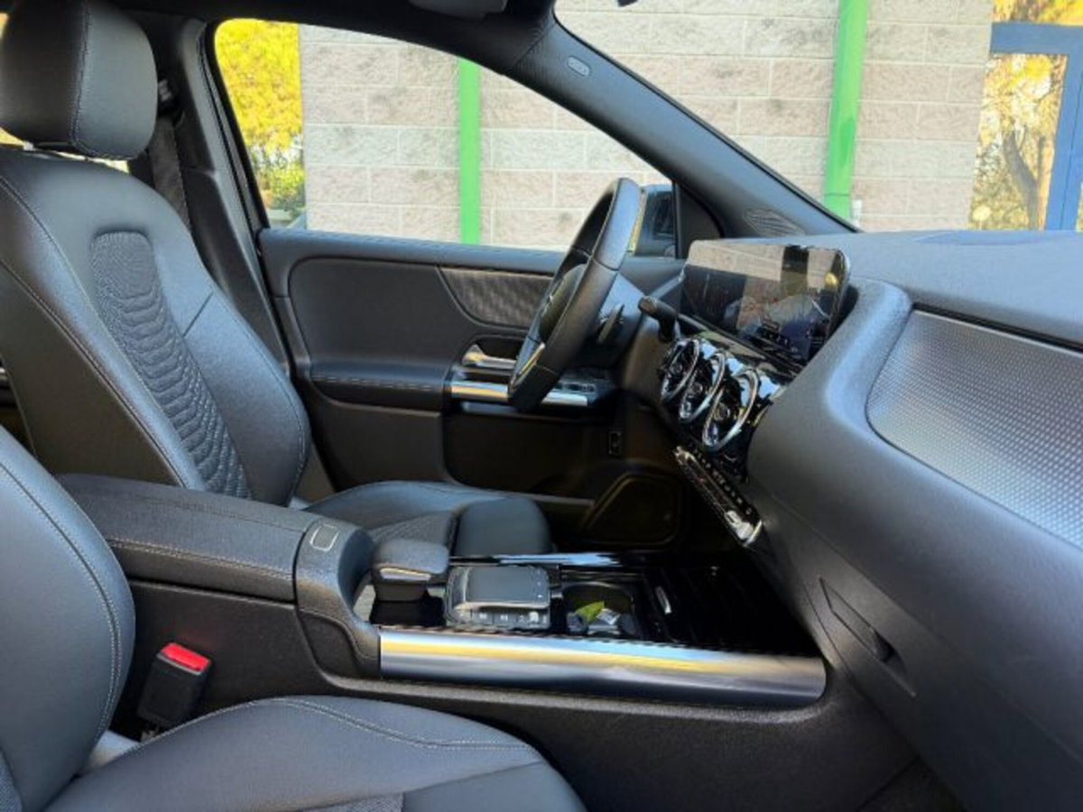 Mercedes-Benz GLA SUV 180 Automatic Sport (15)