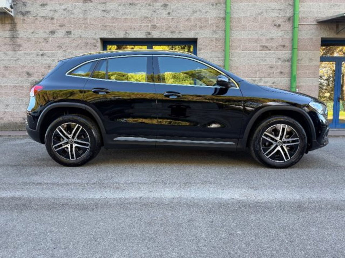 Mercedes-Benz GLA SUV 180 Automatic Sport (2)