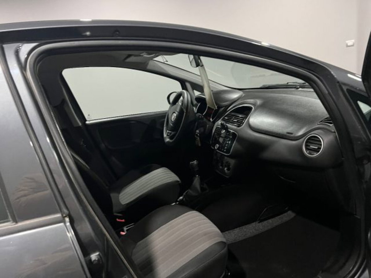 Fiat Punto 1.3 MJT II S&S 95 CV 5 porte Lounge (9)