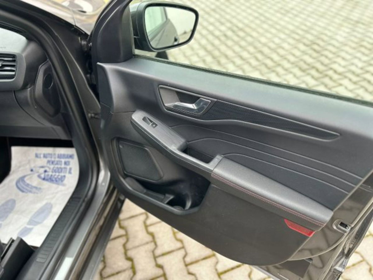 Ford Kuga 1.5 EcoBlue 120 CV 2WD ST-Line (18)