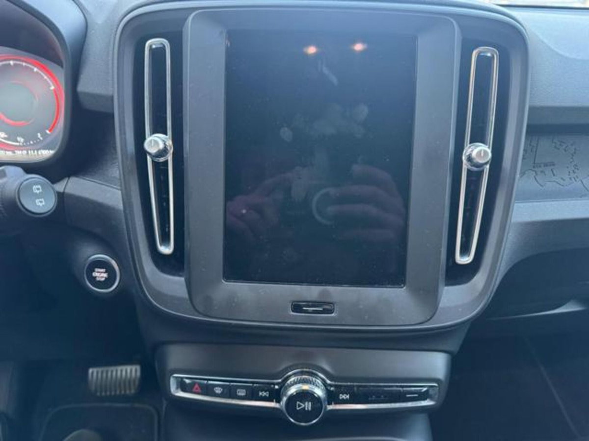 Volvo XC40 T2 automatico Essential (4)