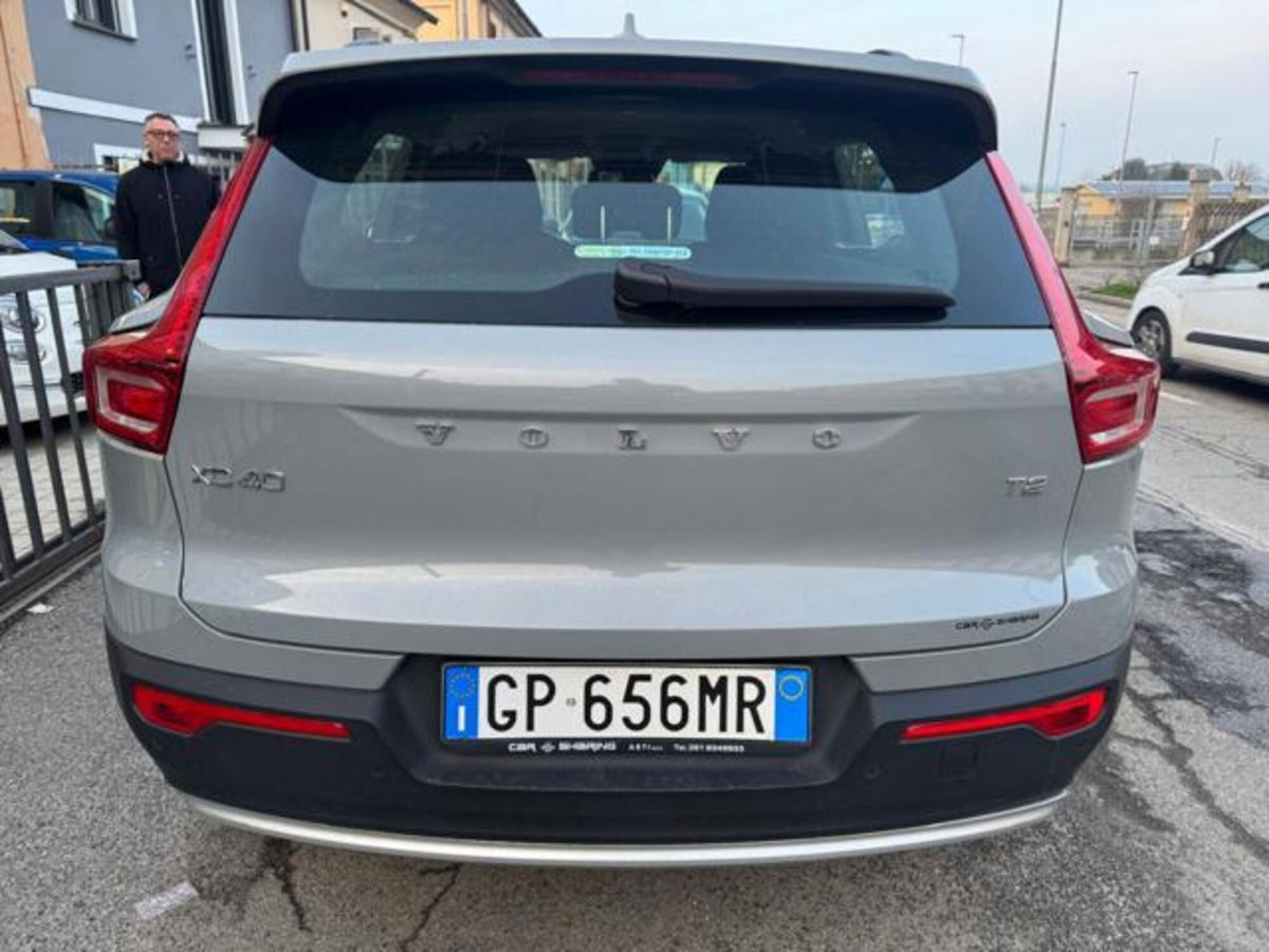Volvo XC40 T2 automatico Essential (2)