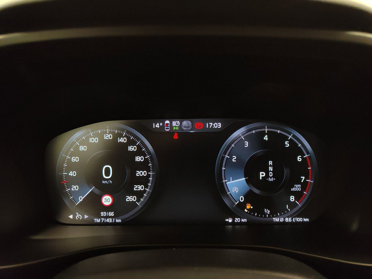 Volvo XC40 T2 automatico Core (10)