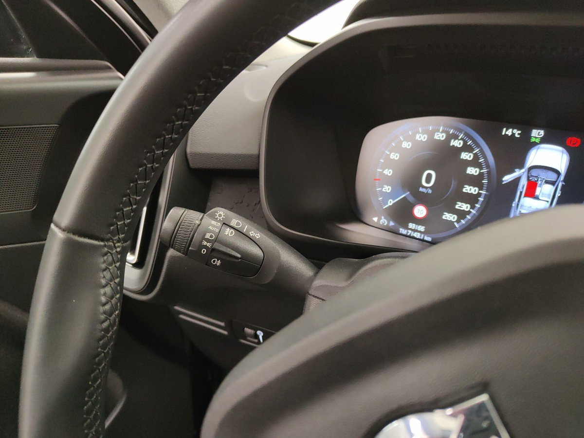 Volvo XC40 T2 automatico Core (17)