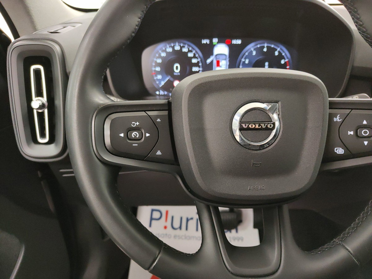Volvo XC40 T2 automatico Core (18)