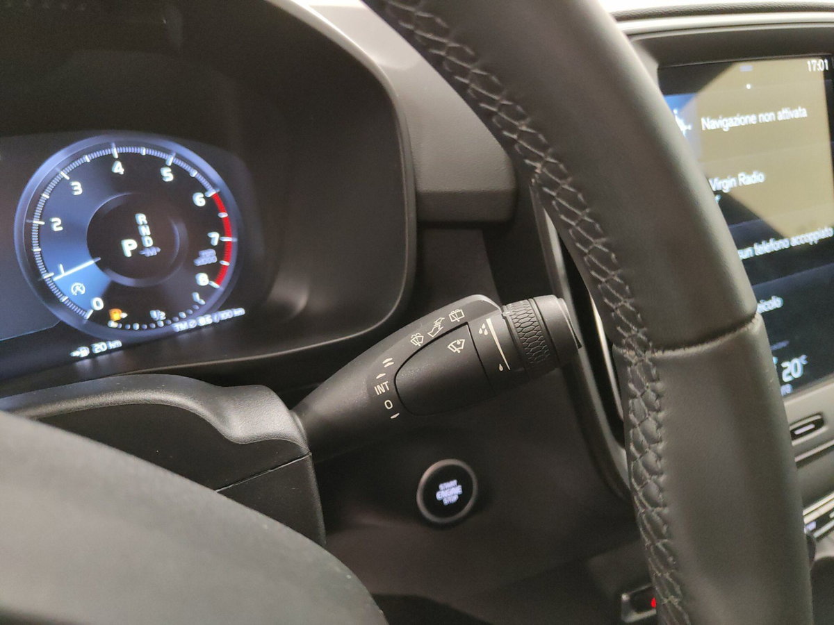 Volvo XC40 T2 automatico Core (19)
