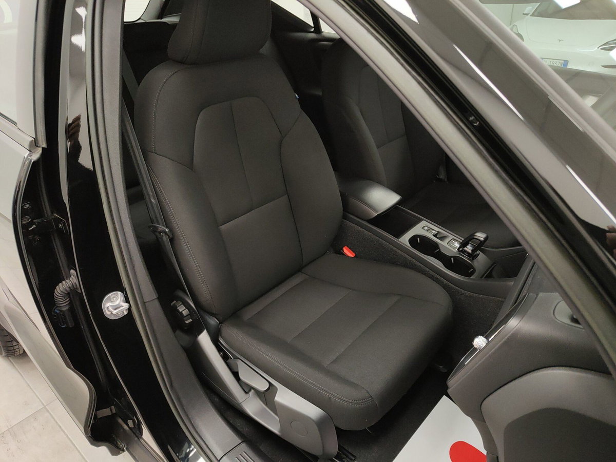 Volvo XC40 T2 automatico Core (5)