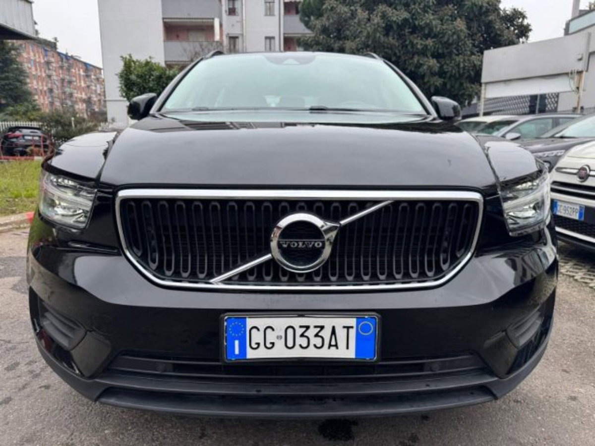 Volvo XC40 T2 Momentum Core (2)