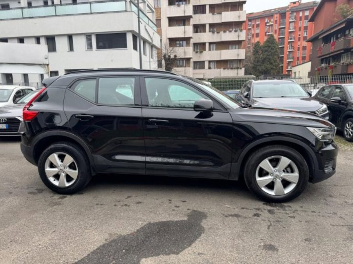 Volvo XC40 T2 Momentum Core (4)
