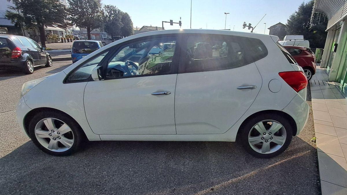 Kia Venga 1.6 CRDi VGT TX (2)