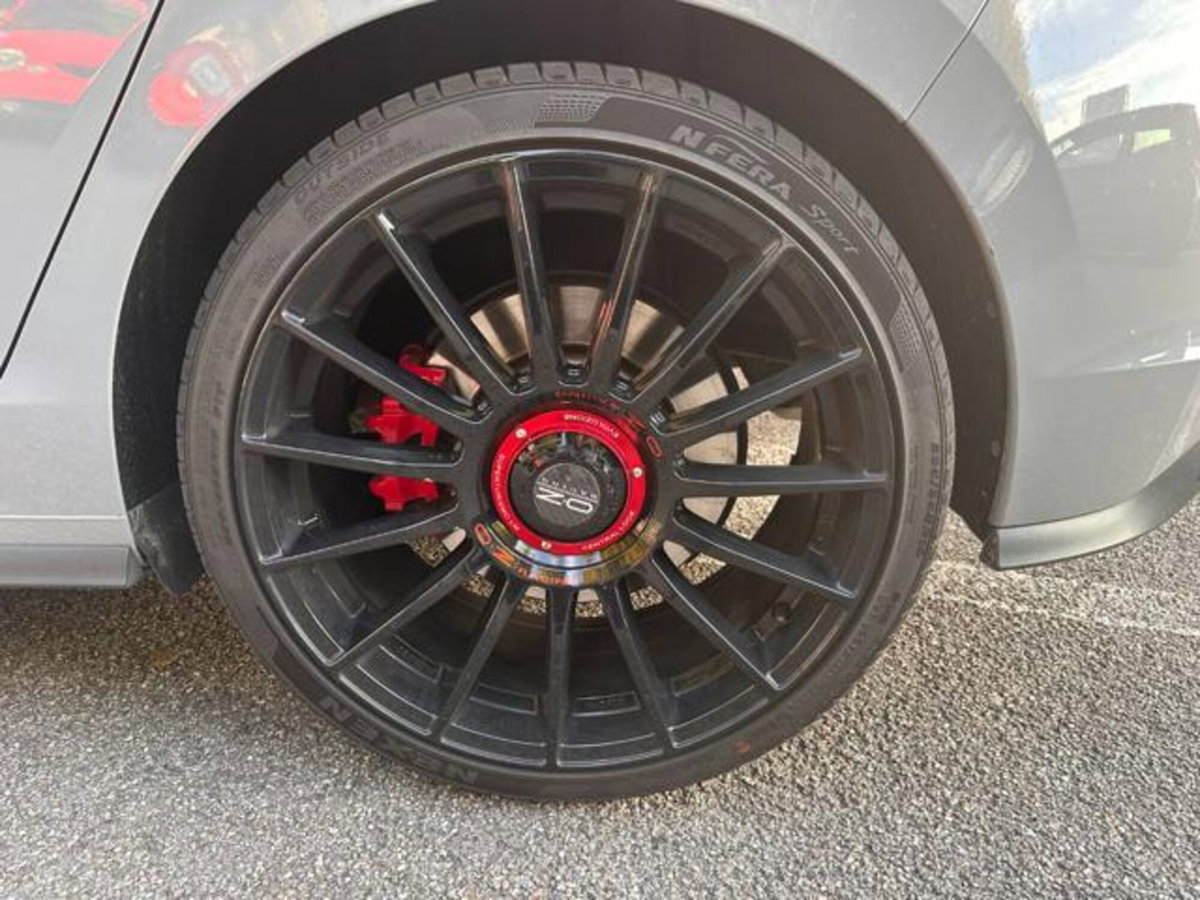 Volkswagen Golf 2.0 tsi GTI MT Ultimate 245cv (5)