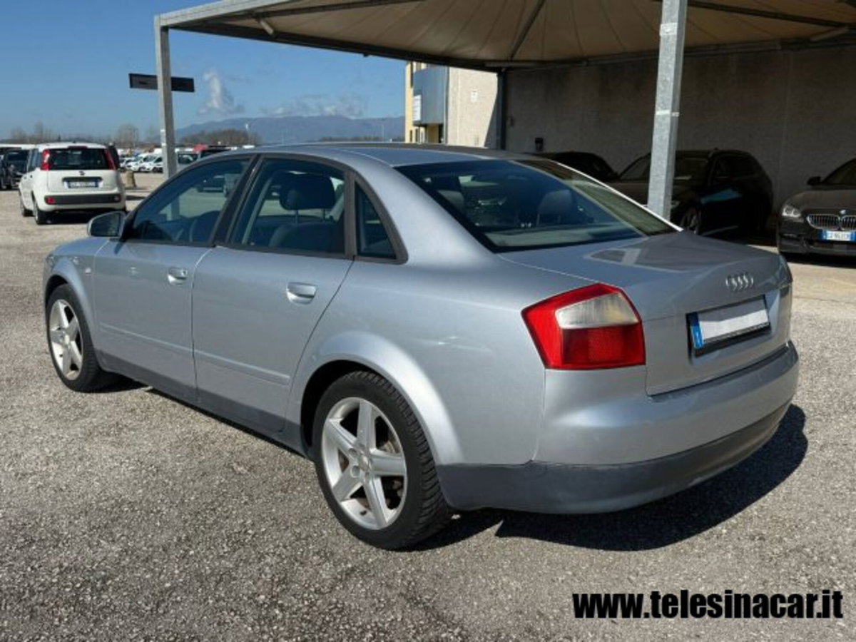 Audi A4 1.9 TDI/130 CV cat (6)
