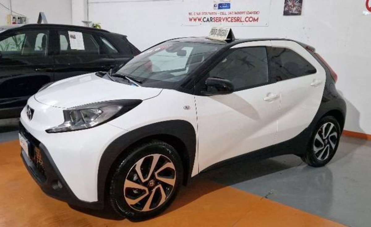 Toyota Aygo X 1.0 VVT-i 72 CV 5p. Undercover S-CVT (2)