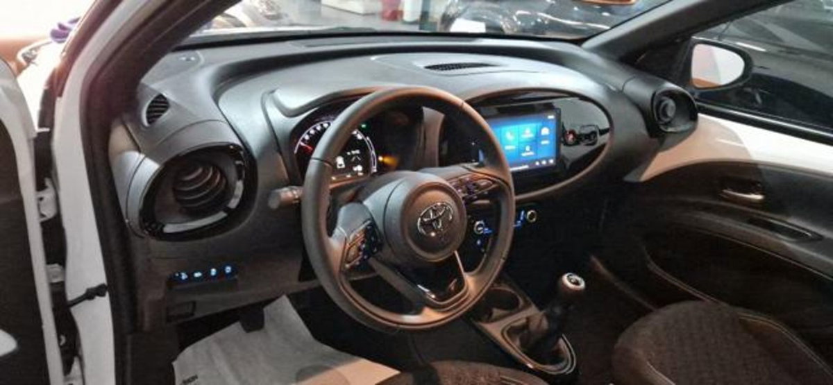 Toyota Aygo X 1.0 VVT-i 72 CV 5p. Undercover S-CVT (4)
