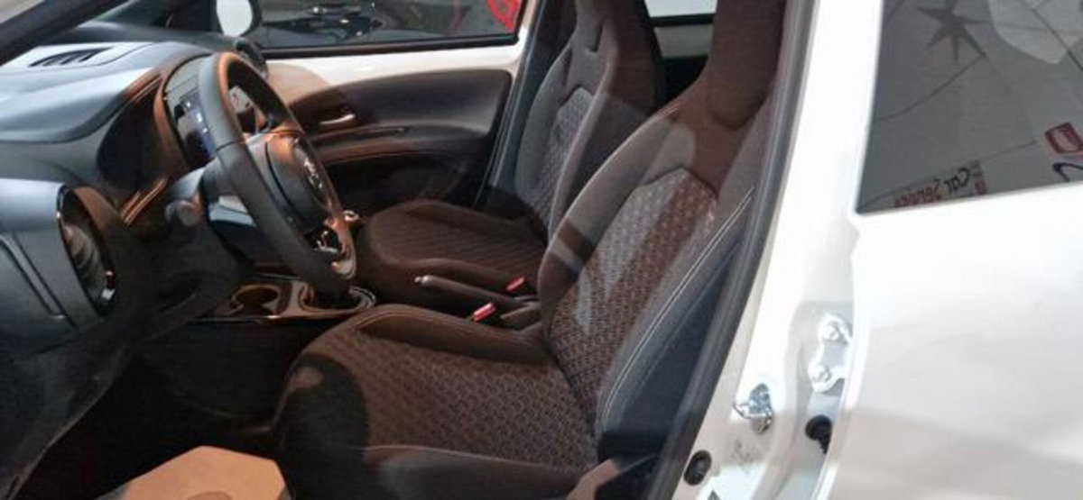 Toyota Aygo X 1.0 VVT-i 72 CV 5p. Undercover S-CVT (5)