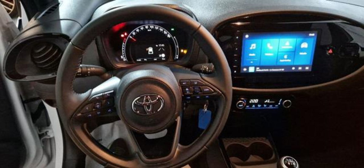 Toyota Aygo X 1.0 VVT-i 72 CV 5p. Undercover S-CVT (8)