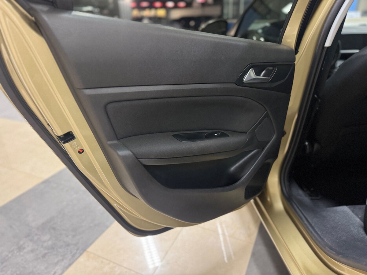 Peugeot 308 BlueHDi 130 S&S GT Line (9)