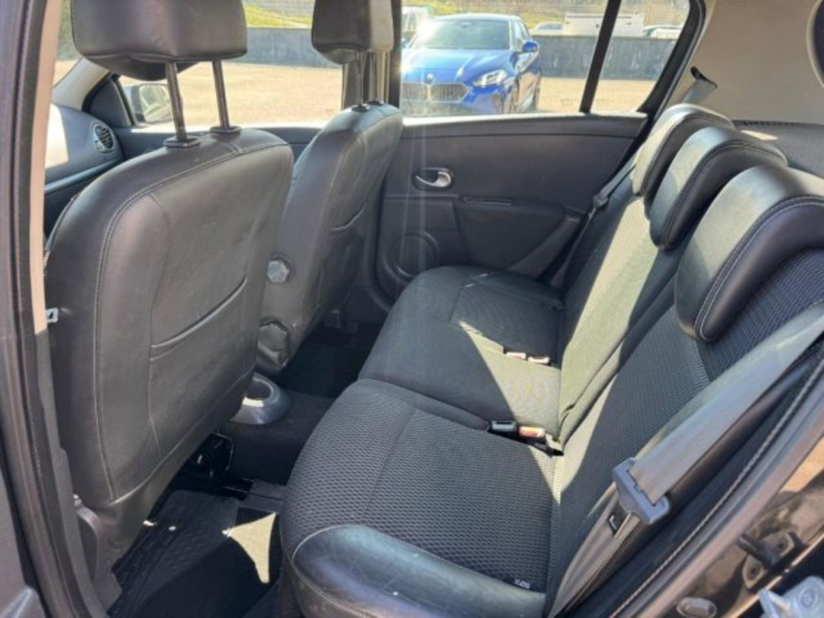 Renault Clio 1.5 dCi 105CV 5 porte Luxe (13)