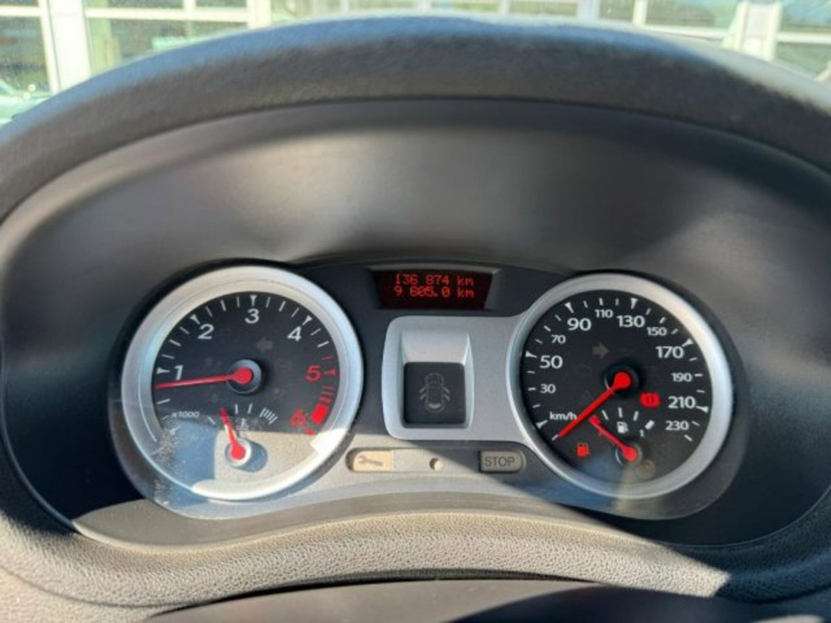 Renault Clio 1.5 dCi 105CV 5 porte Luxe (14)