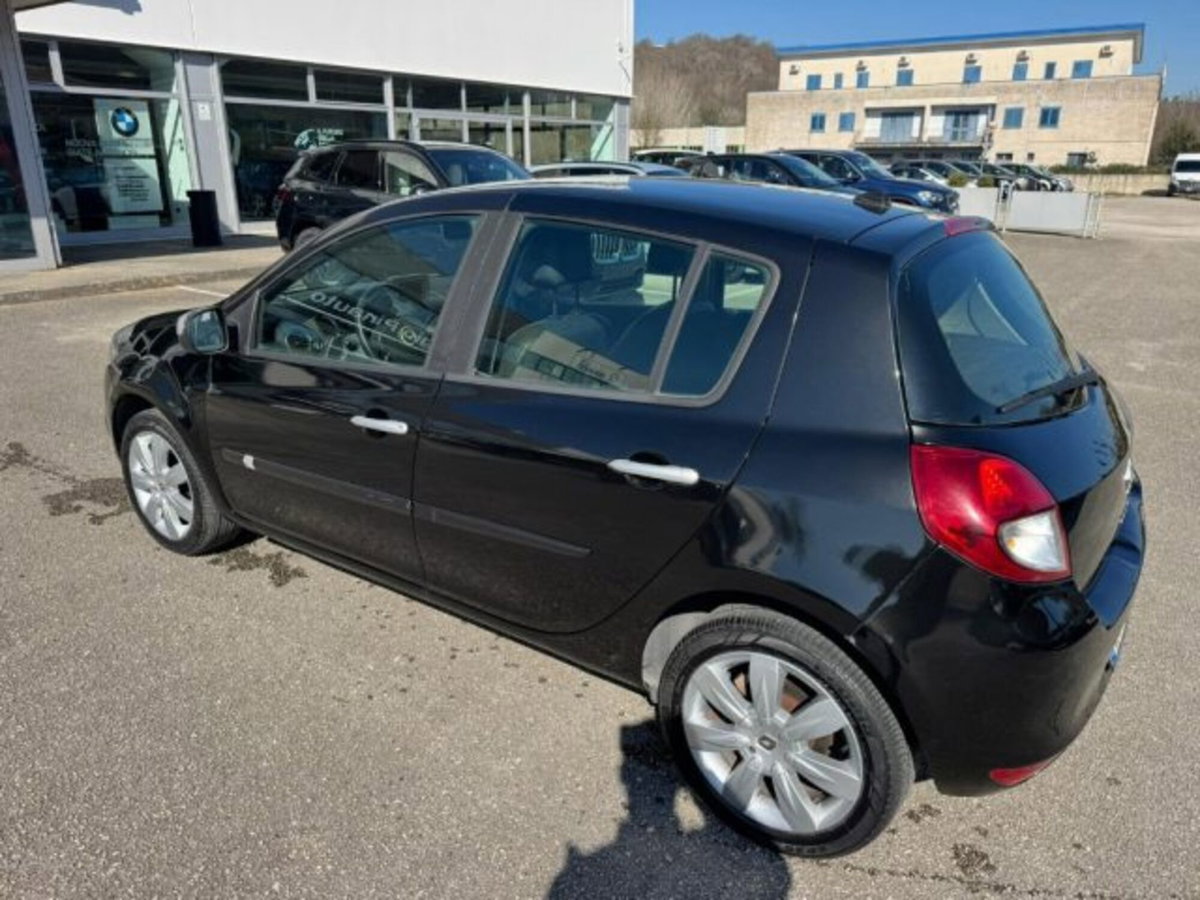 Renault Clio 1.5 dCi 105CV 5 porte Luxe (4)