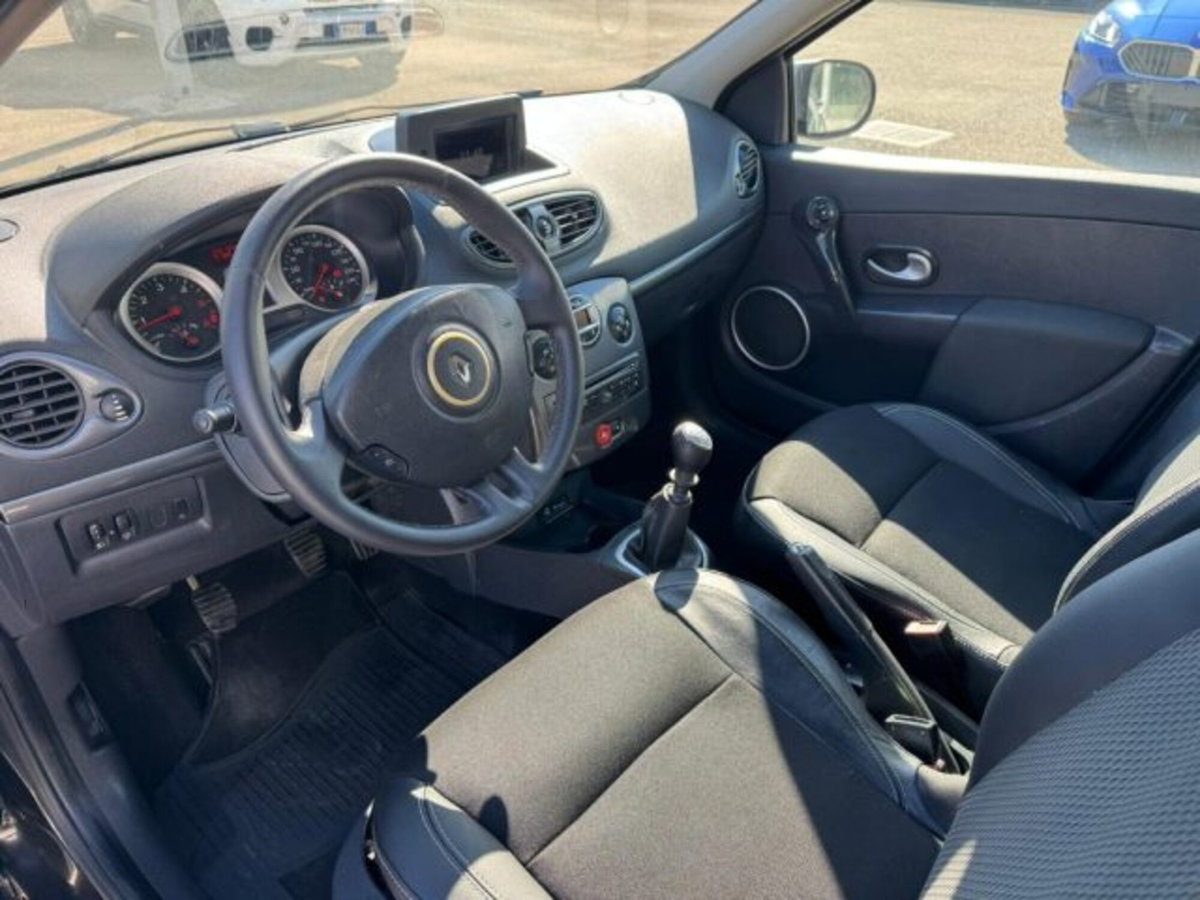 Renault Clio 1.5 dCi 105CV 5 porte Luxe (8)