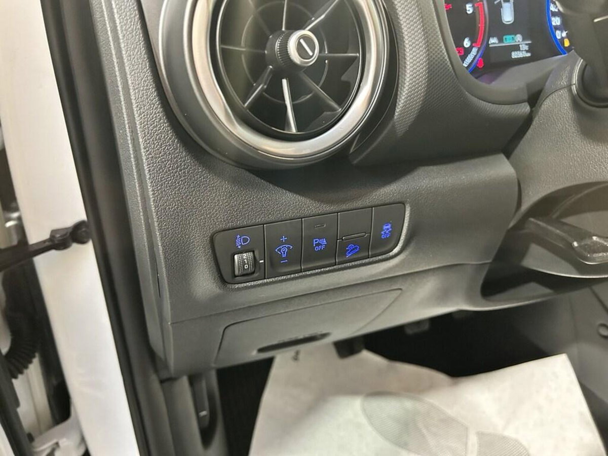 Hyundai Kona 1.6 CRDI Hybrid 48V iMT XTech (9)