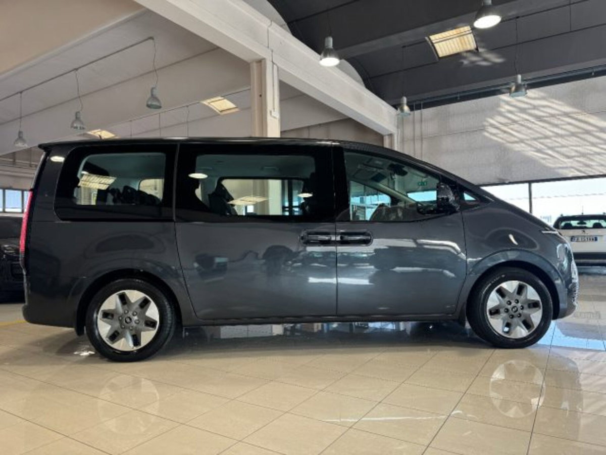 Hyundai Staria 2.2 2wd auto (2)