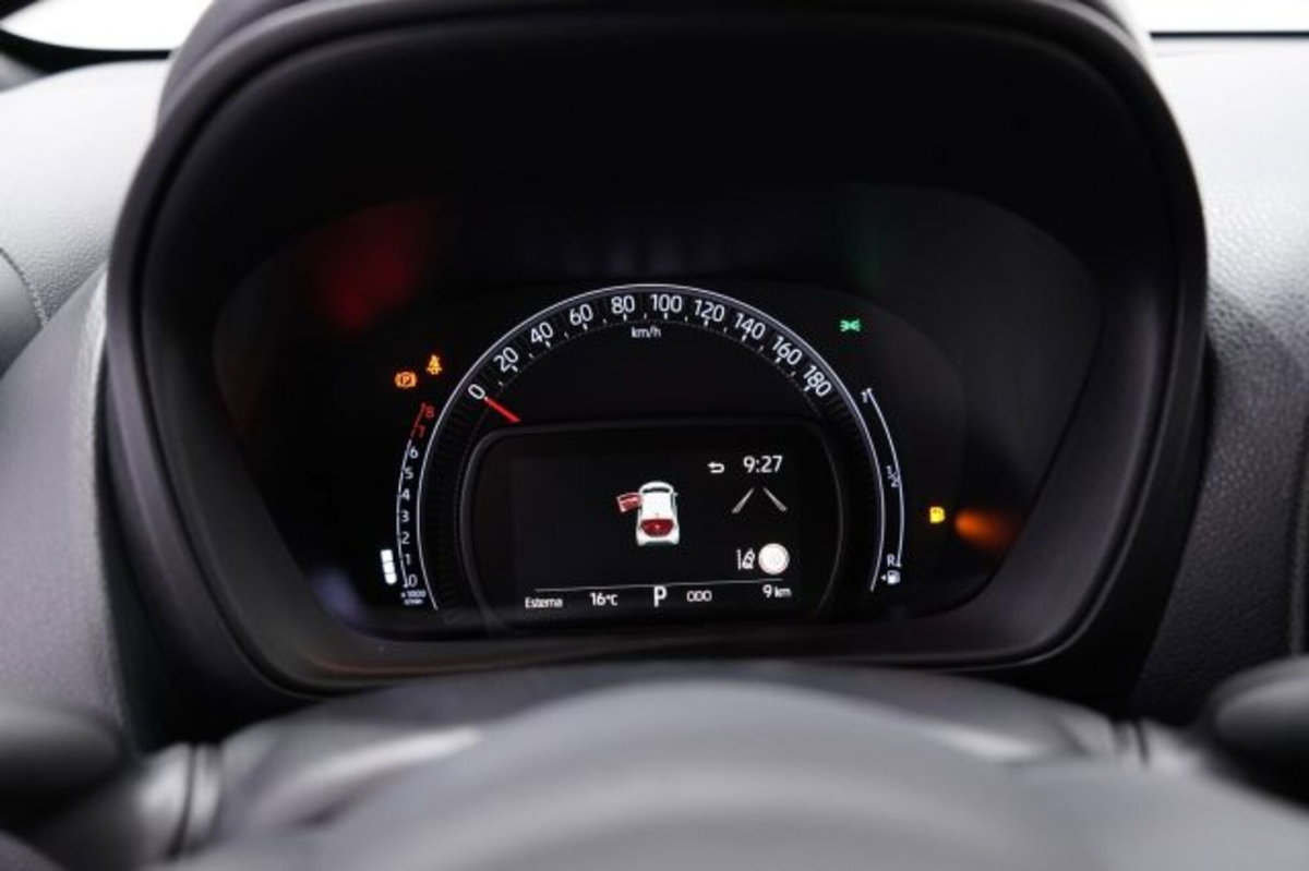 Toyota Aygo X 1.0 VVT-i 72 CV 5 porte Limited S-CVT (18)
